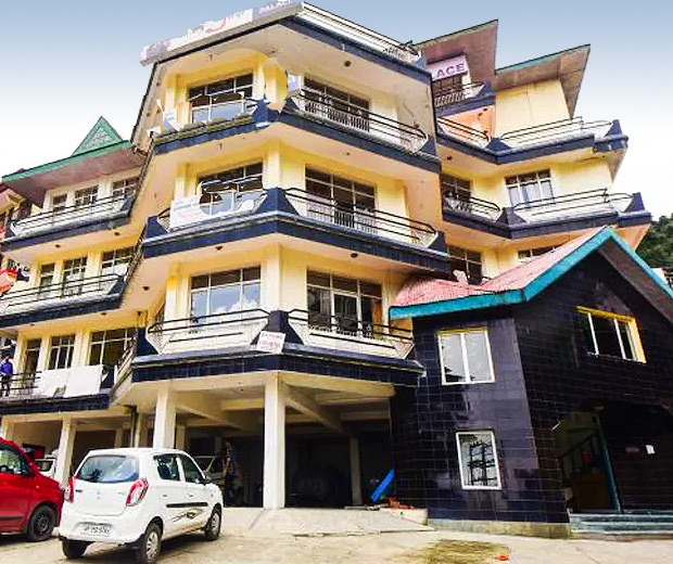 best deluxe hotel in bhagsu